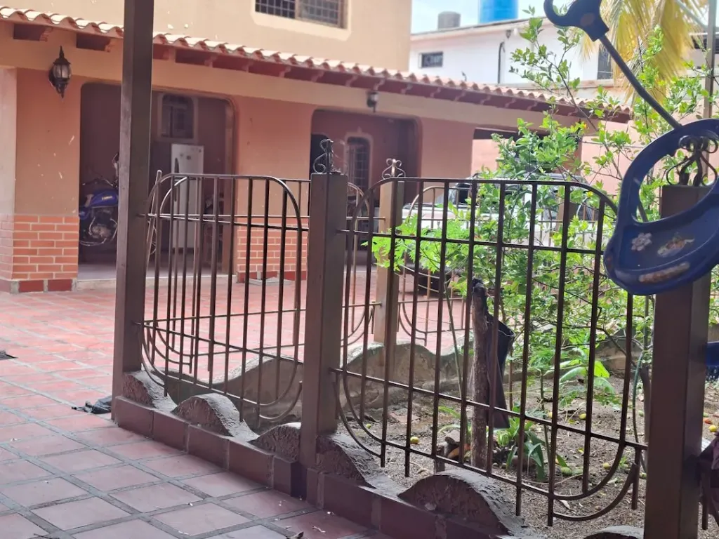 [A602001] VENTA | Casa de dos plantas con terreno grande, ideal para uso comercial, en el centro-oeste de Barquisimeto, estado Lara
