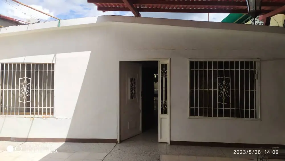 [A408002] VENTA | Casa espaciosa con terreno en El Hato, a 5 minutos del centro de Quíbor, estado Lara