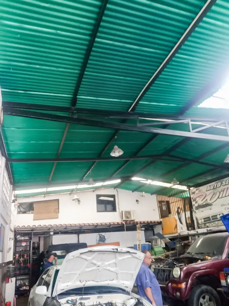 [A204003] VENTA | Edificio comercial de tres niveles con galpón en el centro de Barquisimeto