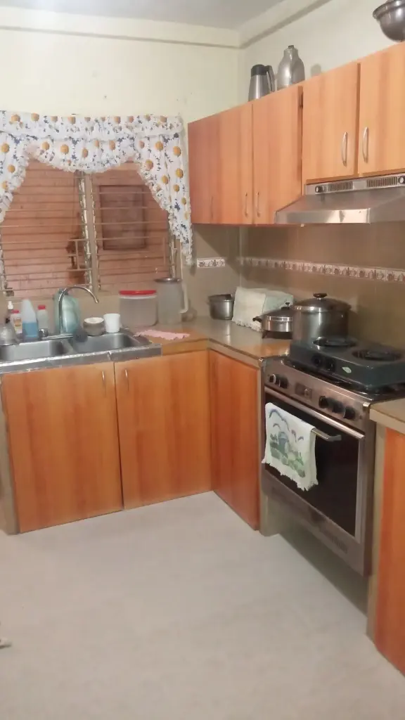 [A309001] VENTA | Casa con anexo en El Ujano, a 6 cuadras del Hospital Militar, vía transitada Barquisimeto, estado Lara.