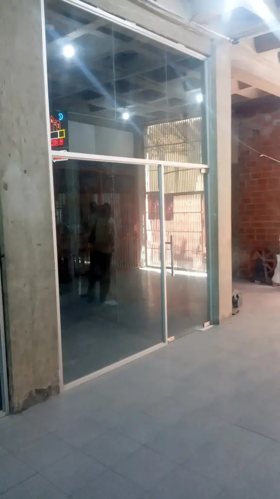 ALQUILER | Local de 10.15 m² en centro comercial de la carrera 21, zona de los chinos. Barquisimeto, estado Lara