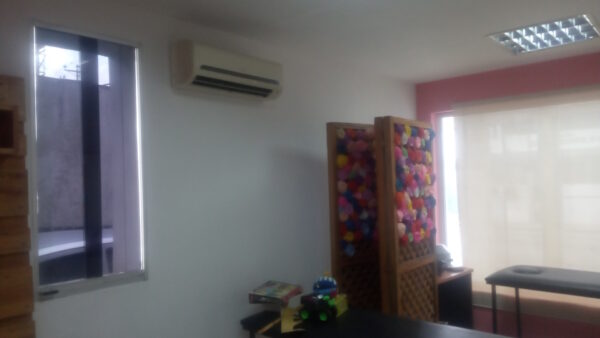 Cubículo con baño